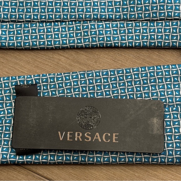 Gianni Versace Tie Blue Geometric  100% Silk Italy Luxury Medusa Logo Necktie 58 - Picture 6 of 9